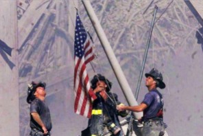 7784776582_ces-photos-des-attentats-du-11-septembre-2001-a-fait-le-tour-du-monde